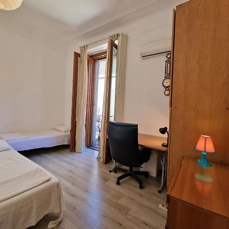 Private Room In A Quiet Apartment In The City Center Milano Eksteriør billede