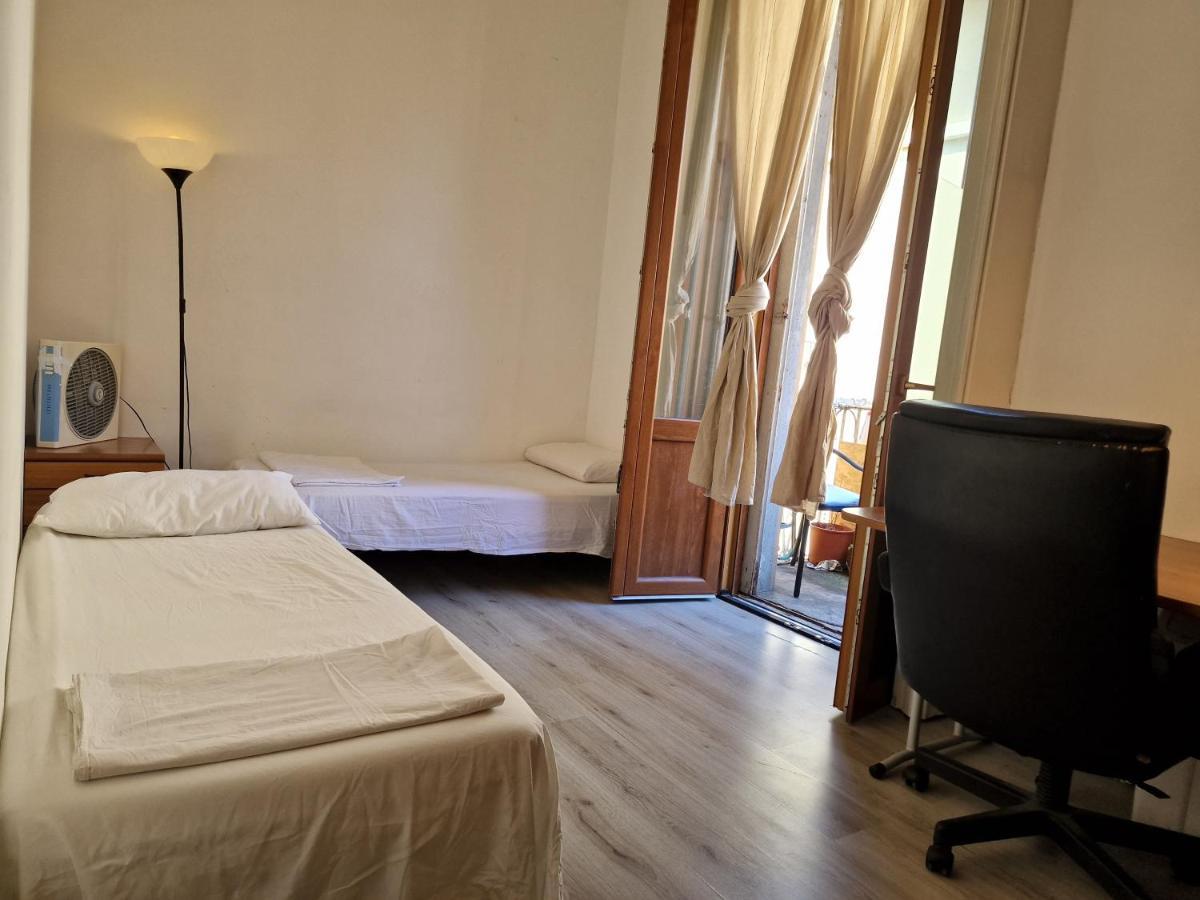 Private Room In A Quiet Apartment In The City Center Milano Eksteriør billede