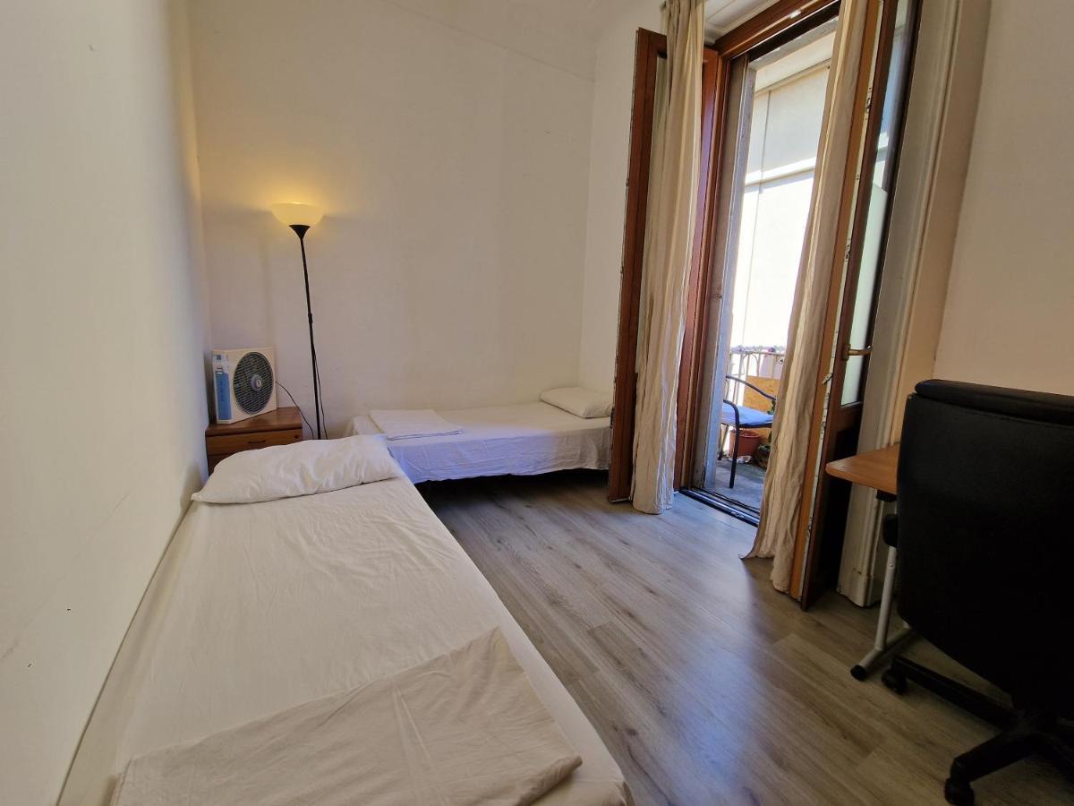 Private Room In A Quiet Apartment In The City Center Milano Eksteriør billede