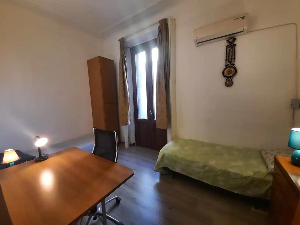 Private Room In A Quiet Apartment In The City Center Milano Eksteriør billede