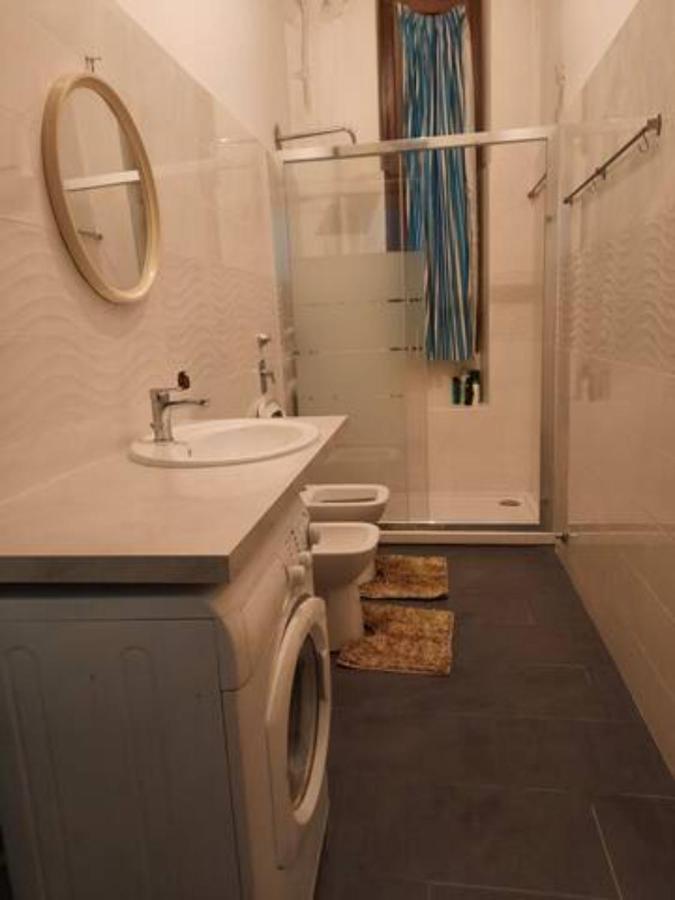 Private Room In A Quiet Apartment In The City Center Milano Eksteriør billede
